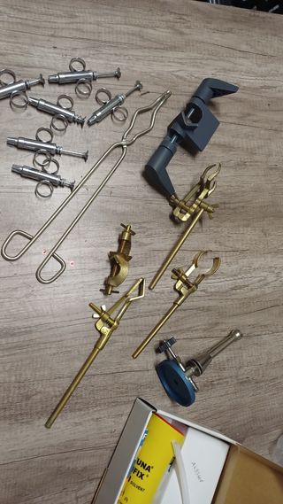 Attrezzi da laboratorio vari