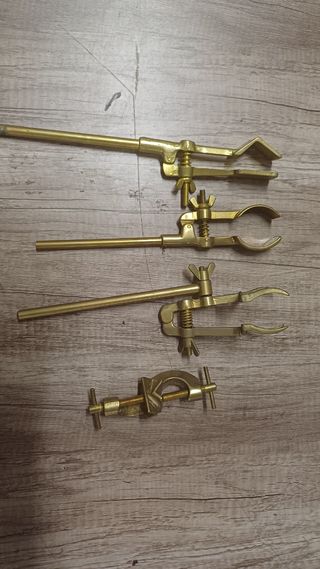 Attrezzi da laboratorio vari