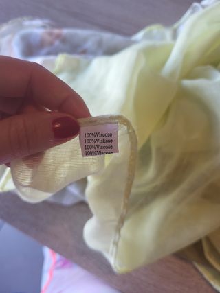 Pañuelo ligero amatillo estampado floral hojas