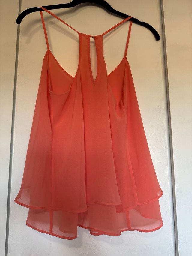 Camiseta salmón con pvolantes