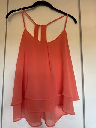Camiseta salmón con pvolantes
