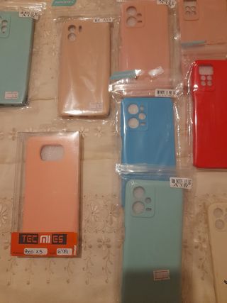Custodie per cellulari Xiaomi, vendute separatamente