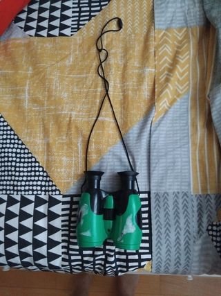 Prismáticos verdes de feria