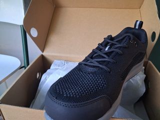 Zapato de seguridad negro y gris