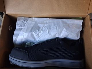 Zapato de seguridad negro y gris