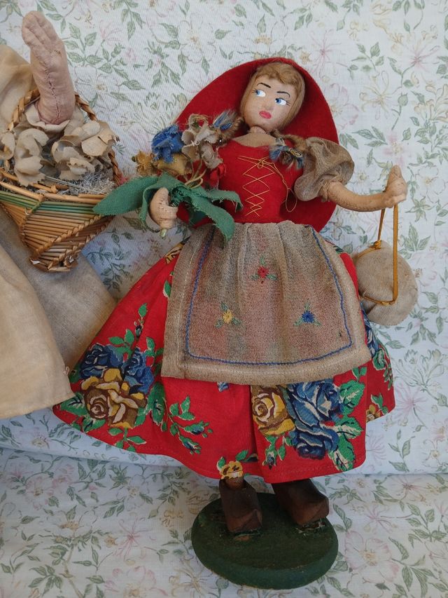 2 Vecchie Bambole di Trucioli Caperucita