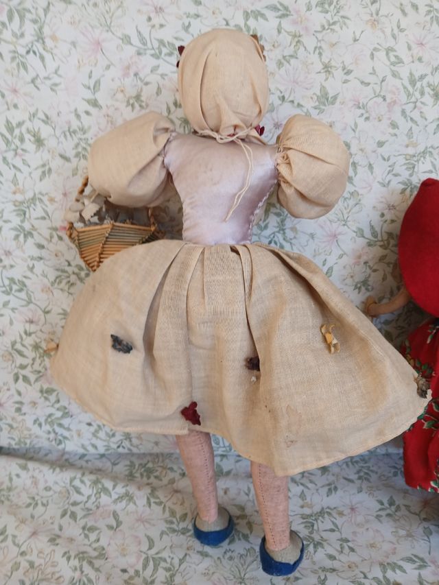 2 Vecchie Bambole di Trucioli Caperucita