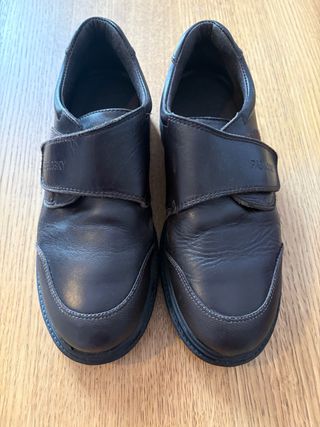 Zapatos Marrones Talla 39
zapatos uniforme 