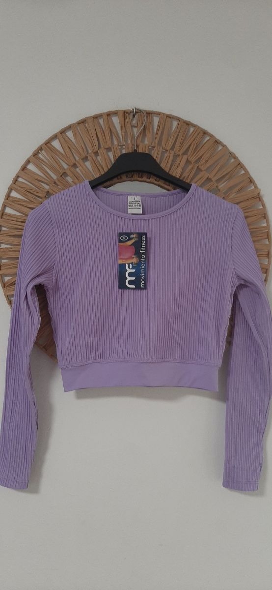 Top deportivo lila