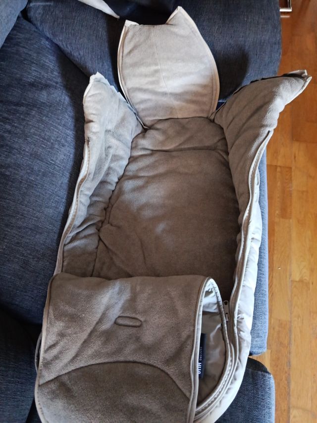 Saco para cochecito Concord Hug color beige