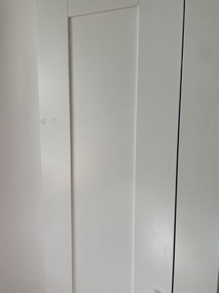 Mobile in legno bianco con 3 ante e specchio