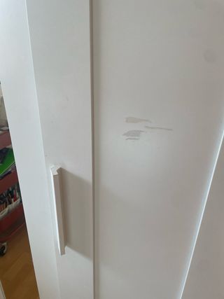 Mobile in legno bianco con 3 ante e specchio