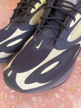 Nike Air Max 720 Negro y Amarillo