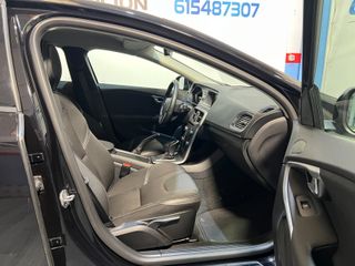 Volvo V40 2.0 D2 Momentum Auto