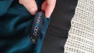 Falda corta verde botella con vuelo