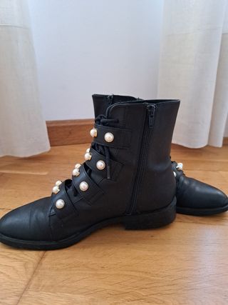 Botines negros con perlas talla 38