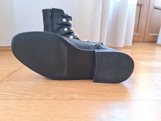 Botines negros con perlas talla 38