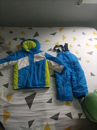 Traje de esquí infantil azul y verde