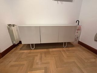 Aparador BESTÅ IKEA Blanco.
