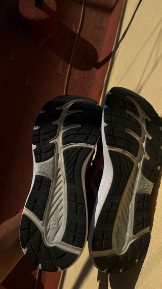 Zapatillas Asics Running Negras y Rojas