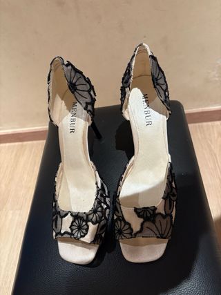 Zapatos de fiesta Menbur beige y negro