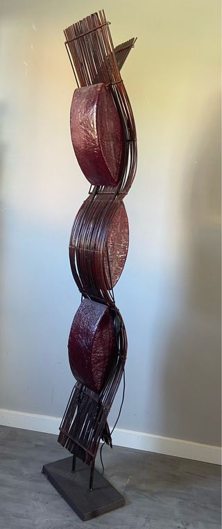 Lámpara de salón de madera y metal