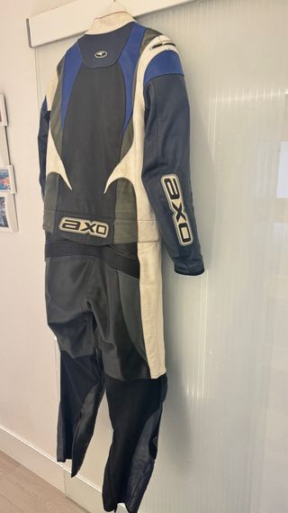 Mono de cuero AXO