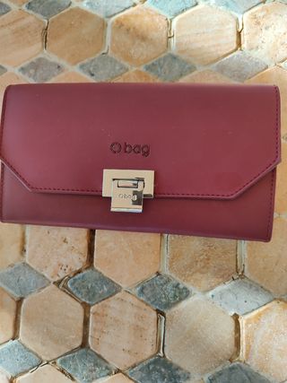 Billetera O bag color vino