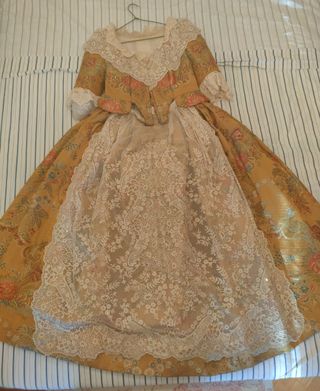 Traje de fallera seda natural dorado 