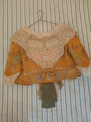Traje de fallera seda natural dorado 