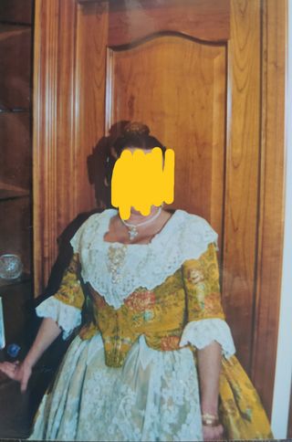 Traje de fallera seda natural dorado 