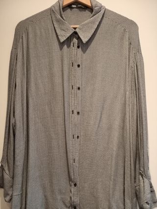 3 Blusas Zara talla L
Blusa de cuadros oversize
