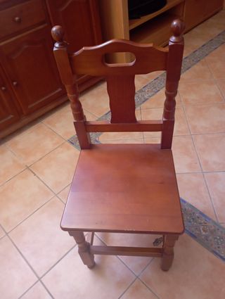 Sillas de madera maciza (4 unidades)
