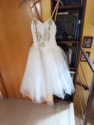 Abito da danza classica bianco con decorazioni dorate