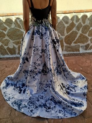 Vestido de fiesta espectacular blanco y negro.