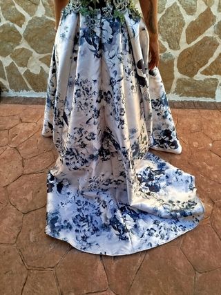 Vestido de fiesta espectacular blanco y negro.