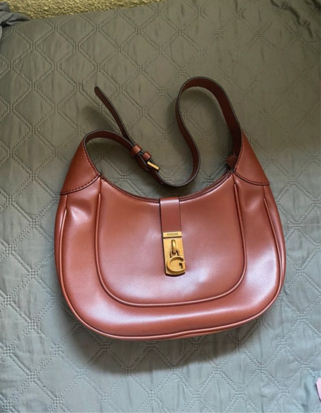 Bolso Guess Marrón Cierre Dorado
