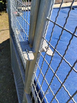 Puerta metálica de jardín