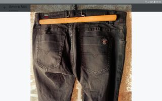 Pantalón pitillo negro vaquero