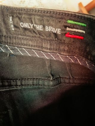 Pantalón pitillo negro vaquero