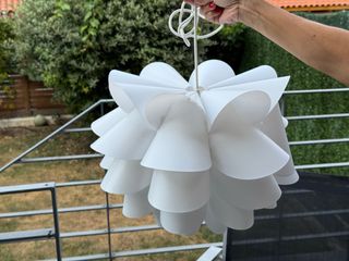 Lámpara de plástico blanca