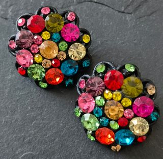 Pendientes clip vintage metal pedrería multicolor 
