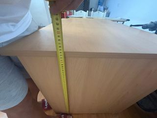 Mesa de escritorio con cajonera con ruedas