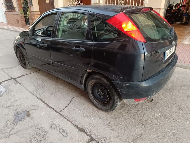 Ford Focus 1.6i 100cv