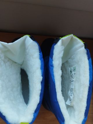 Botas de nieve talla 30, con luz en el talón 