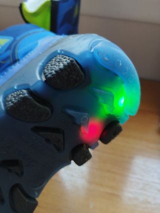 Botas de nieve talla 30, con luz en el talón 