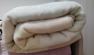 Manta Gruesa y Reversible Para Cama 135/140