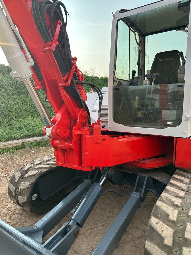 Excavadora Takeuchi TB 180 FR