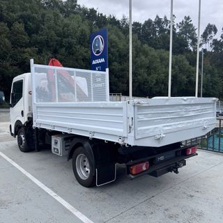 Nissan NT400 Cabstar Tribascualnte + Grua Nacional