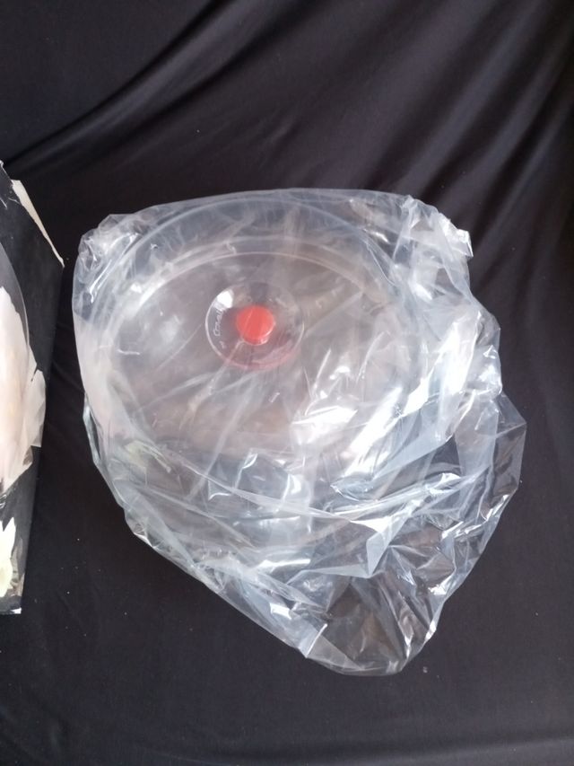 Plato para tartas Cornelia con cúpula